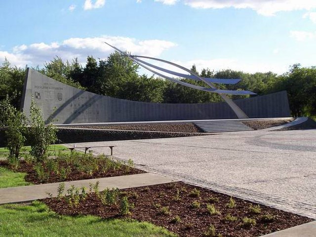 Monument to fallen Polish airmen; Warsaw, Pole Mokotowskie