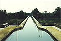 À Digoin, le pont-canal sur la Loire, permet au Canal latéral à la Loire de franchir celle-ci, afin d'aller se connecter au canal du Centre dans Digoin.