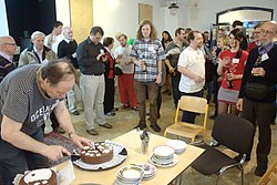Praha, 15 let české Wikipedie, čekání na dort.jpg