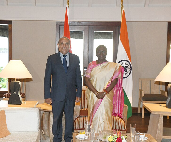 File:President Of Bharat Droupadi Murmu With Speaker Of The National Assembly Of Mauritius Sooroojdev Phokeer.jpg