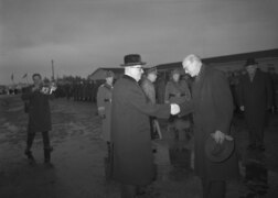 President Paasikivi travels by plane to the birthday celebration of the King of Sweden 1950 (JOKAUAS4 263-3).tif