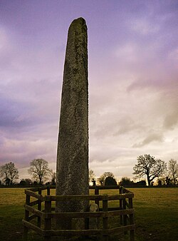 Большой стоящий камень Панчестауна, графство Килдэр.jpg
