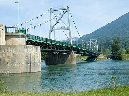 ไฟล์:Revelstoke_Bridge.jpg