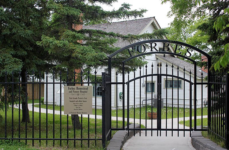 File:Reverend Forbes Homestead gate.jpg