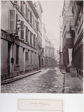 Vue de la rue des Déchargeurs en 1865. Le bureau de la bonneterie apparait au fond à gauche.