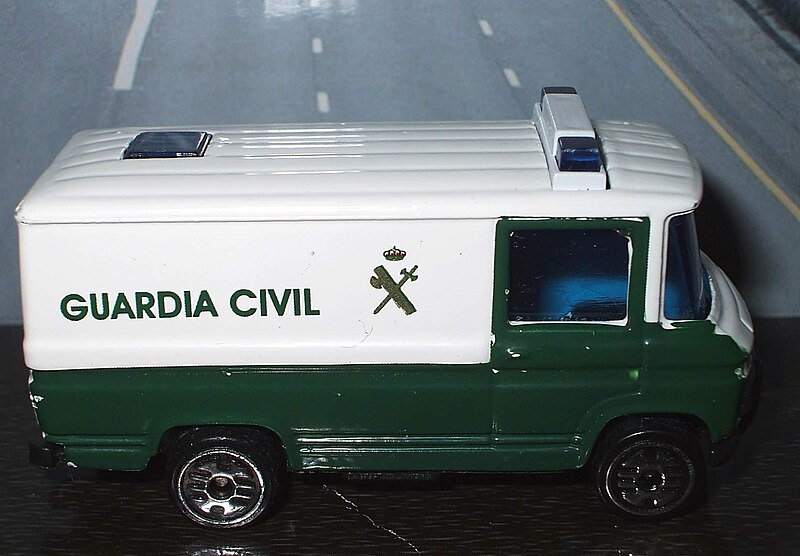 File:S242 Mercedes L1 van - Spain Guardia Civil (4101749772).jpg