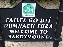 Bilingual welcome sign