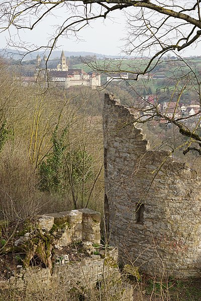 File:Schwäbisch Hall - Limpurg - Turmruine mit Blick auf die Comburg.jpg