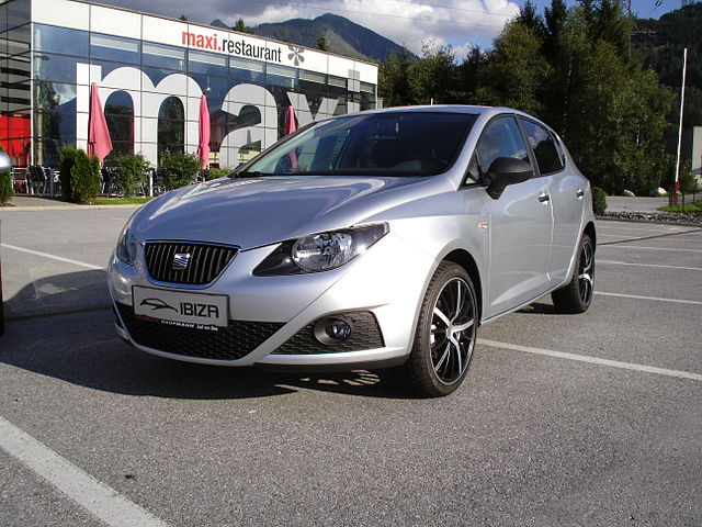 File:SEAT Ibiza 1.2 12V engine.jpg - Wikimedia Commons