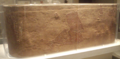 Jedini primjerak sarkofaga za običnu osobu napravljena od kamena rezerviranog za kraljevsku porodicu. Malo je vjerojatno da je Senenmeut u njemu bio sahranjen, jer je nedovršen. Danas u Muzeju Metropolitan.