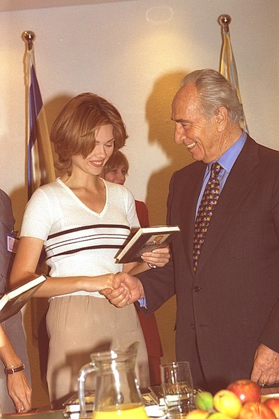 File:Shimon Peres and Yana Kalman D171-002.jpg