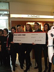 Shirley Manson donates PS51,000 to Waverley Care on behalf of MAC AIDS Fund. ShirleyMansonApril10-2008.jpg