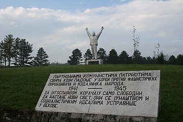 Споменик борцима Револуције и спомен-плоча
