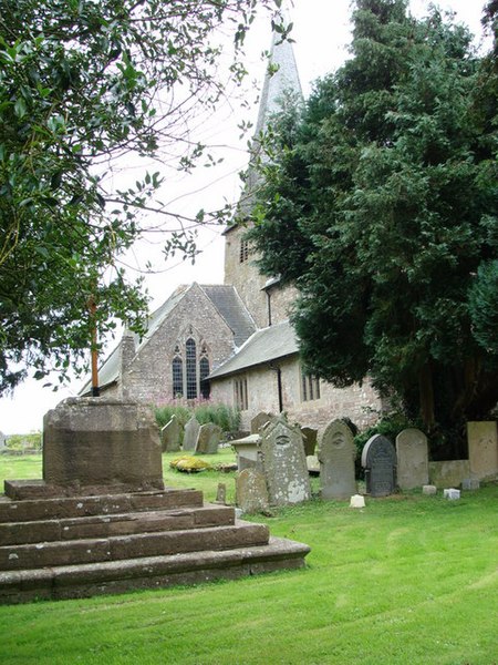 File:St. Teilo's church, Llantilio Crossenny, and the War Memorial - geograph.org.uk - 1418737.jpg