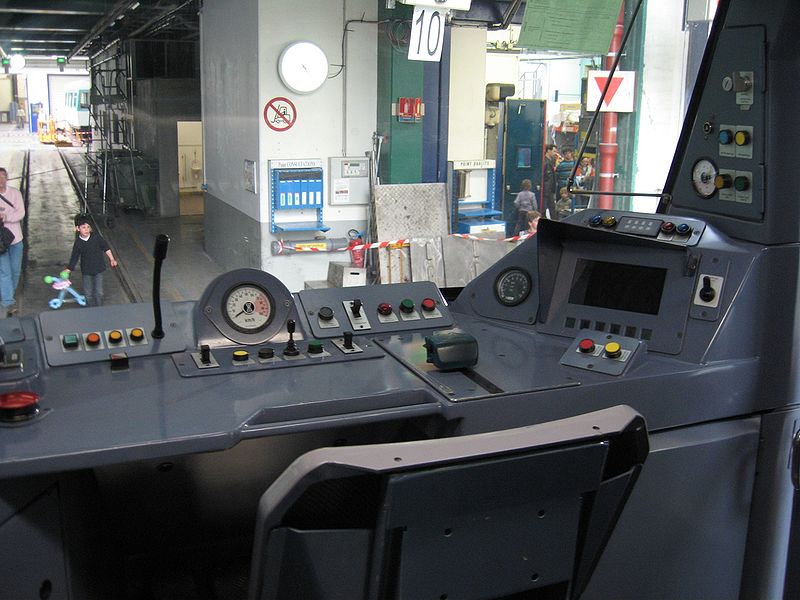 File:StOuenAMT Cabine MP 89 1.jpg