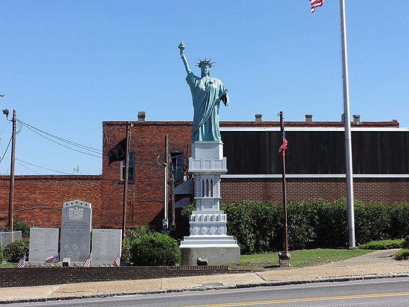 File:Statue of Liberty replica, McRae.JPG