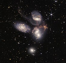 Il quintetto di Stephan ripreso da James Webb Space Telescope.jpg