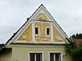 Čeština: Štít stavení č. 11 s vyznačenou píšťalou a hůlkou pastýře ve Svinkách, okres Tábor datovaný 1831 English: Gable of cottage No 11 with shepherd's flute and stick in Svinky, Tábor district, Czech Republic, dated 1831