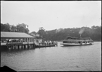 Kurraba arrives at the Edwardian era wharf, early twentieth century Sydney Ferry KURRABA in Mosman Bay 1899-1934.jpg