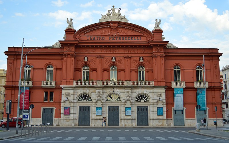 File:Teatro Petruzzelli - Bari.jpg