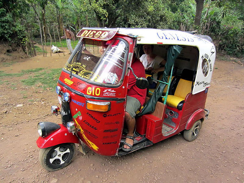 File:Three-wheel Taxi (7185455520).jpg