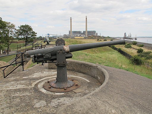 Tilbury Fort, QF gun - geograph.org.uk - 3789696