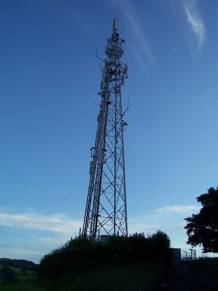 File:Tiverton , Hensleigh Road Television Mast - geograph.org.uk - 1230099.jpg