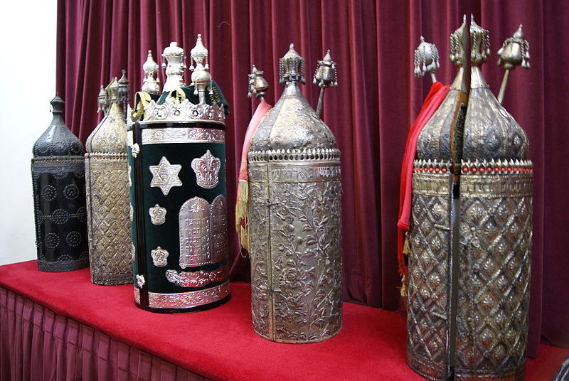 File:Torah scrolls in Chesed-El Synagogue, Singapore - 20100815-01.jpg