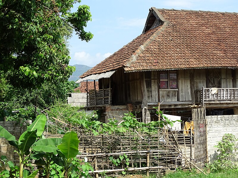 File:Traditional Thai Dam House - Muong Thanh Valley - Dien Bien Phu - Vietnam - 01 (48178539312).jpg