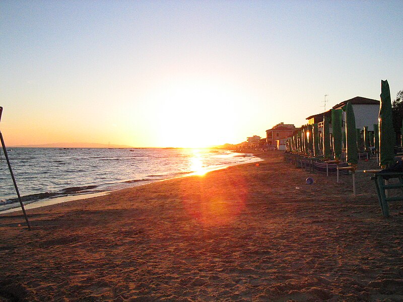 File:Tramonto follonica.JPG