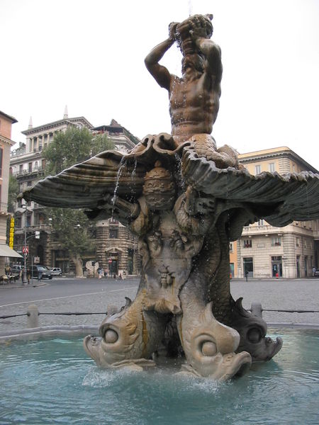 ไฟล์:Tritonbrunnen_rom.JPG