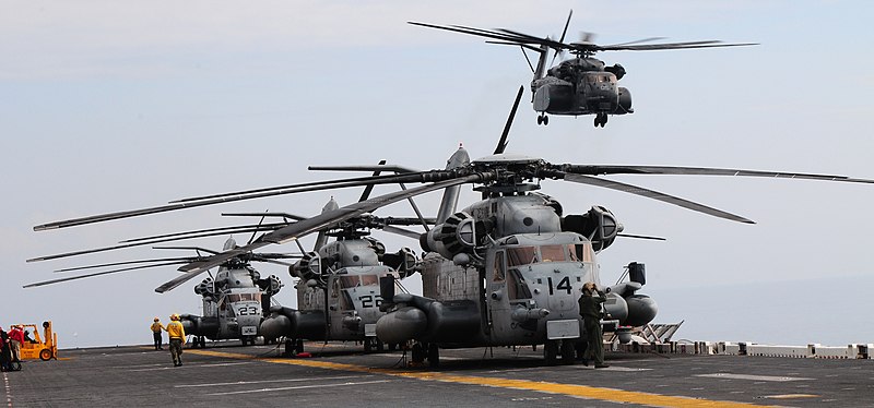 File:US Navy 100119-N-7508R-017 CH-53E Super Stallion helicopters assigned to Marine Heavy Helicopter Squadron (HMM) 461 conduct pre-flight checks prior to take-off aboard the multi-purpose amphibious assault ship USS Bataan (LHD 5).jpg