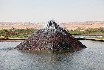 בריכת מעיין מלאכותית