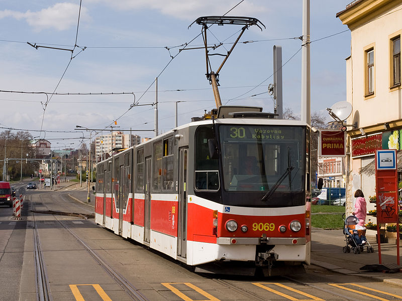 File:Výluka Zenklova, Vosmíkových, Tatra KT8D5R.N2P.jpg