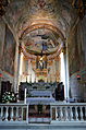 Presbiterio e altare maggiore della chiesa di San Giovanni Battista, Varese Ligure, Liguria, Italia