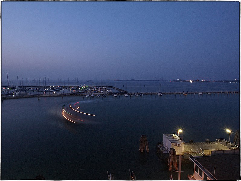 File:Venice Lagoon Boat Stop (261355421).jpeg