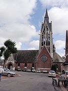 L'église Sainte-Marguerite borde la place centrale.