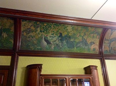 Frieze of game birds by Francis Jourdain on the wall of the dining room