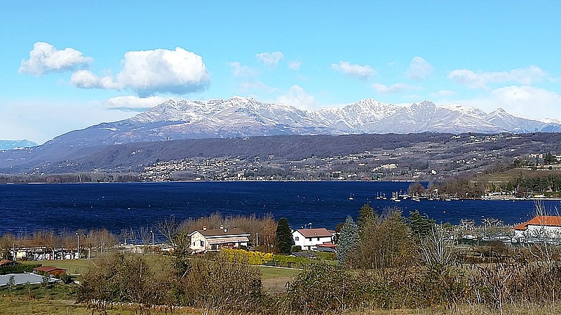 File:Viverone Lago panorama dalla SP41.jpg