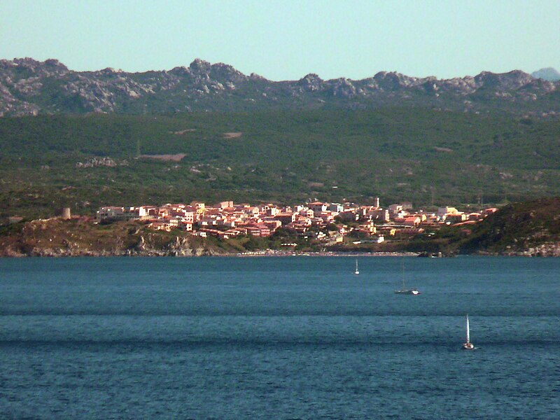 File:Vue de Santa Teresa Gallura depuis Bonifacio.jpg