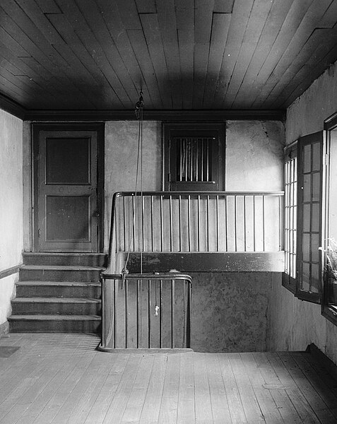 File:WINDOW GRATING OF OLD SLAVE PRISON CELL - Girod House, 500-506 Chartres.jpg