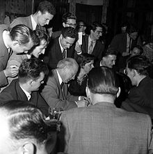 Nobel laureate Werner Heisenberg surrounded by students at the 5th Lindau Nobel Laureate Meeting in 1955. Photo: Archive Spang/Lindau Nobel Laureate Meetings. Werner Heisenberg at the 5th Lindau Nobel Laureate Meeting in 1955.jpg