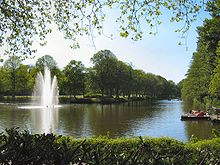 Rüstringer Stadtpark – Blick vom Bootshaus den Stadtparkkanal hinunter