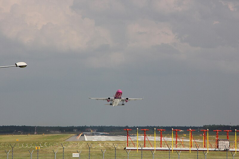 File:Wizzair A320 take off to Dortmund seen from platform.jpg