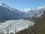 La pointe sud d'Akhta avec vue sur la montagne Yarusadag.