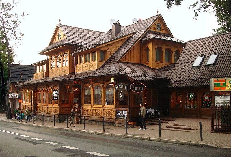 File:Zakopane, ul. Krupówki 77 - panoramio.jpg