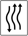 Zeichen 514–11 Verschwenkungs­tafel, kurze Verschwenkung – mit Gegenverkehr – nach links zweistreifig in Fahrtrichtung und einstreifig in Gegenrichtung