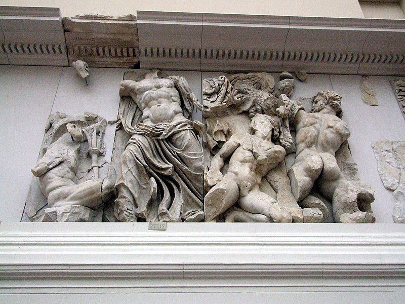 File:Zeus contra Poryphion Pergamonaltar.JPG