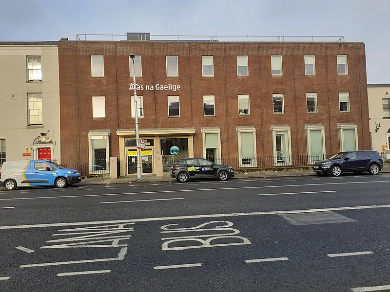 File:Áras na Gaeilge, Sráid Amiens Street, Dublin Baile Átha Cliath (2022).jpg