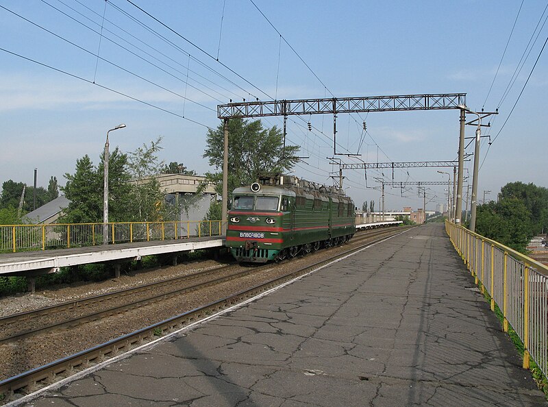 File:Електровоз ВЛ80т-1808, пл. Зеніт.jpg